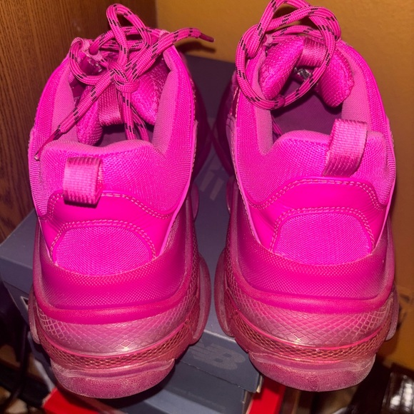 Sneakers - Picture 5 of 7